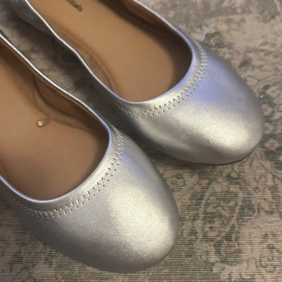 Amazon Essentials Belice Metallic Silver Ballet Flat - Picture 3 of 7